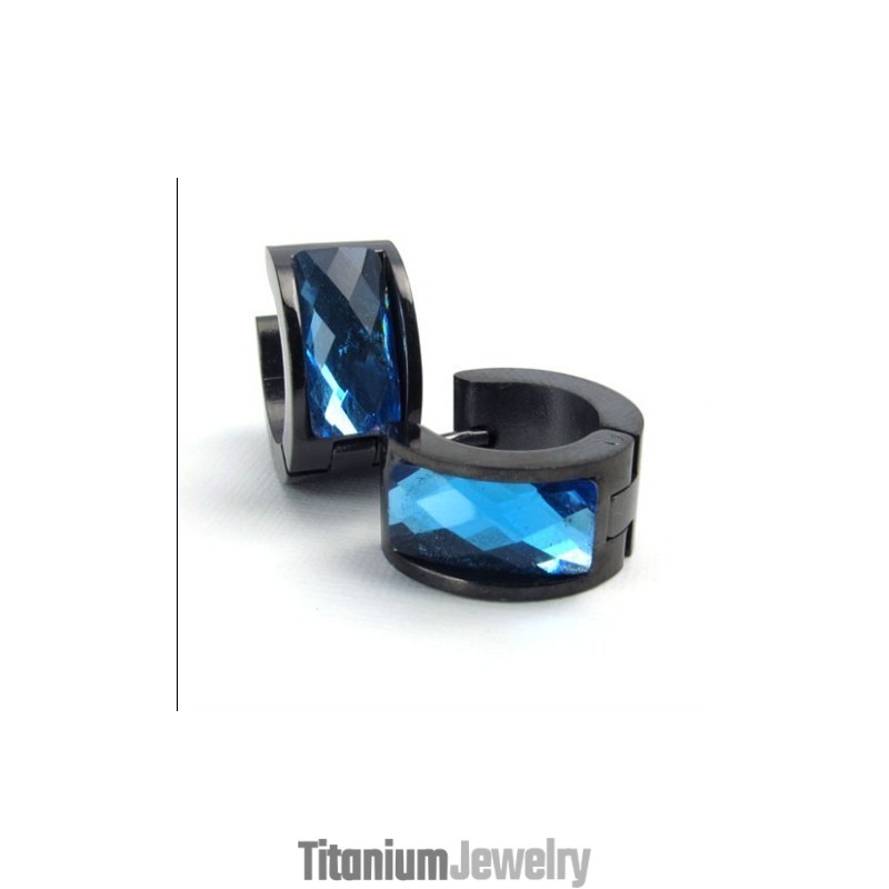 עיצוב מודרני, צבע זוהר, ידוע בזכות עגילי טיטניום באיכות מעולה