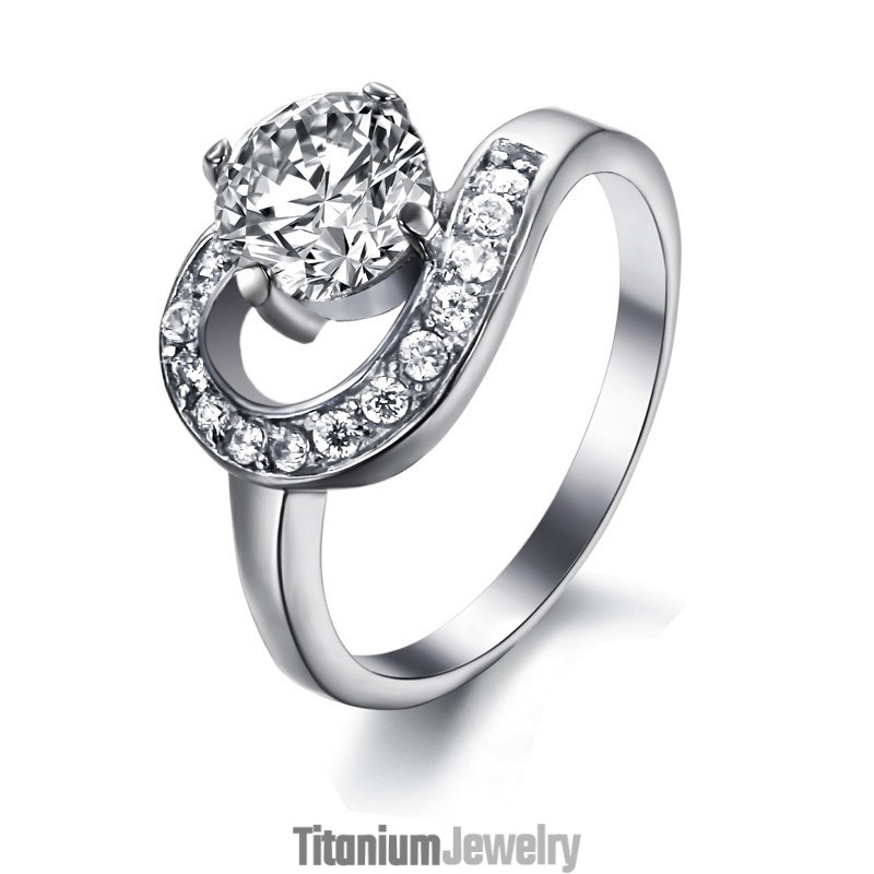 טבעת טיטניום נשית באיכות גבוהה עם ריינסטון