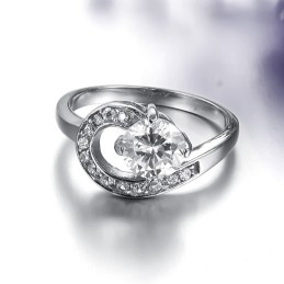 טבעת טיטניום נשית באיכות גבוהה עם ריינסטון