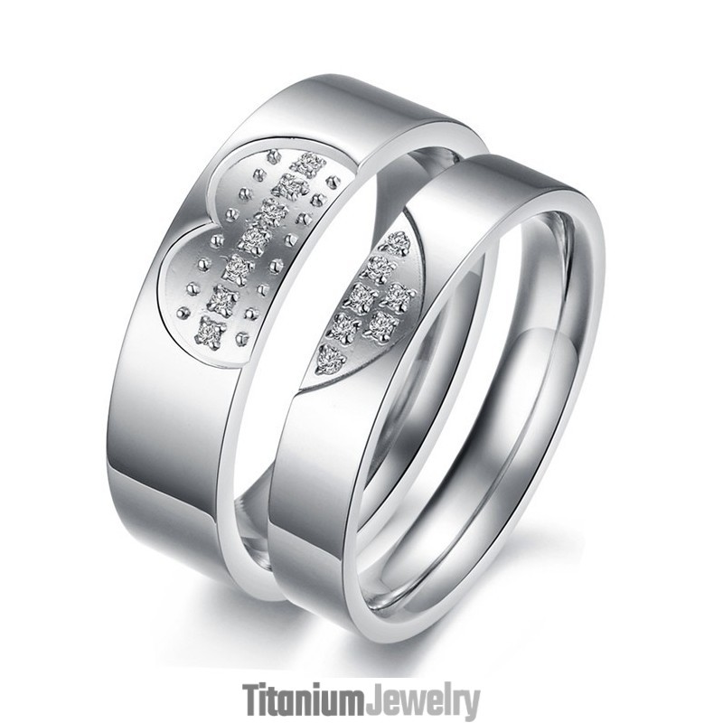 טבעת טיטניום איכותית לאוהבים עם אבני חן