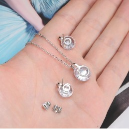 מלכת שרשרת ועגילים טיטניום איכותיים עם אבני חן