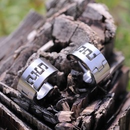 עגילי טיטניום לגברים