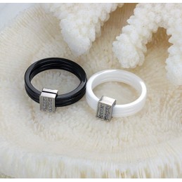 ידועה בזכות טבעת קרמיקה טריציקלית טונגסטן באיכות מעולה עם אבני חן