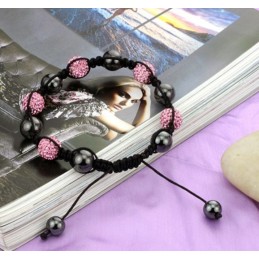 ידוע בזכות צמיד קריסטל בצורת כדור נשית באיכות מעולה