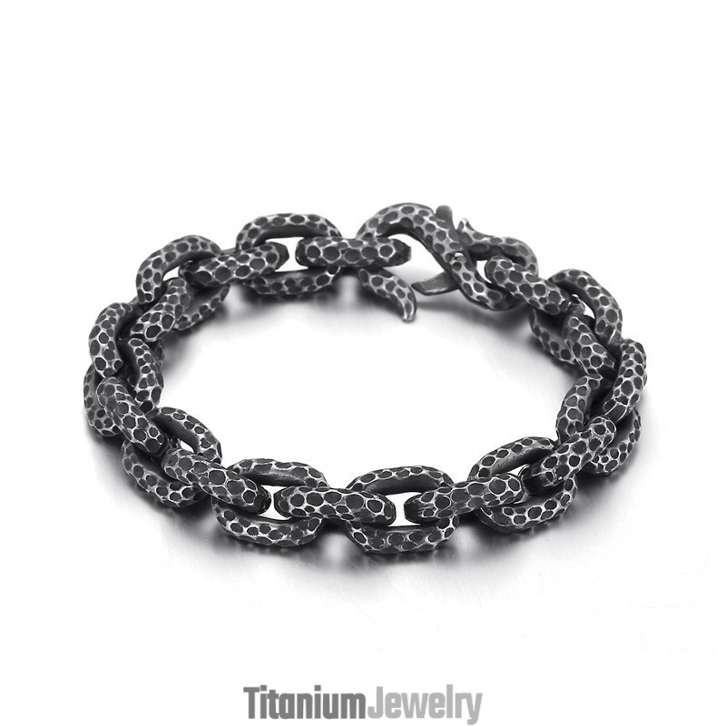 צמיד טיטניום אופנתי עם נקודות פולקה לגברים