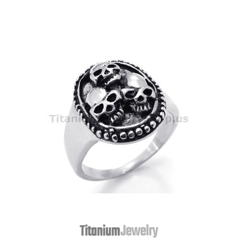 טבעת טיטניום עם שלושה גולגולות