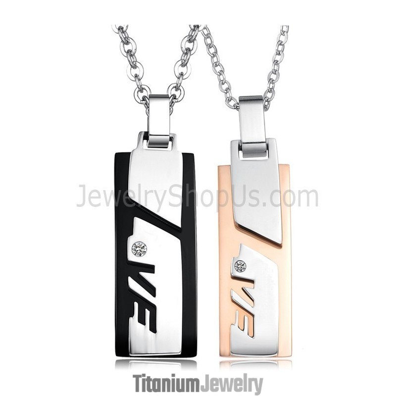 תליוני "אהבה" מלבניים בצבע טיטניום, זהב ורוד ושחור, עם אבני חן ושרשראות חינמיות C511 תליוני "אהבה" מלבניים בצבע טיטניום, זהב ורוד ושחור, עם אבני חן ושרשראות חינמיות C511
