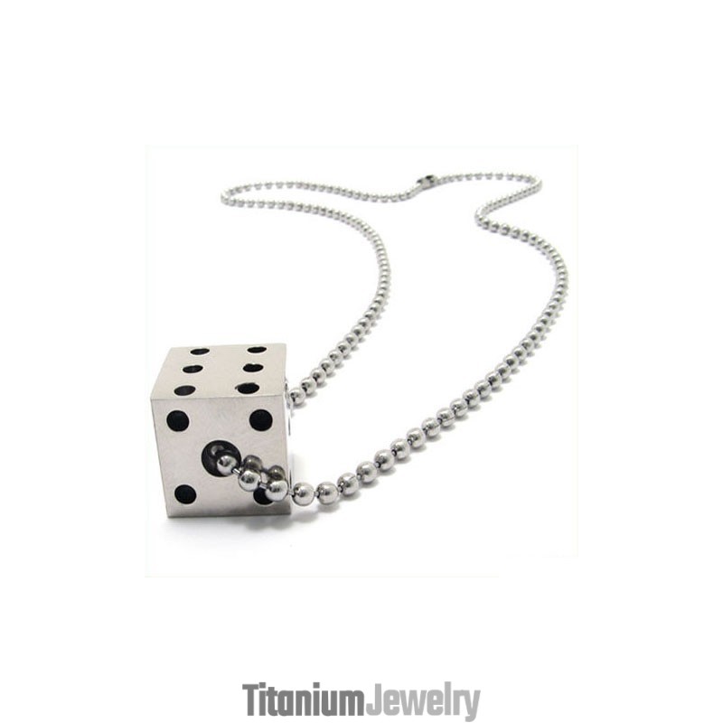 תליון שרשרת טיטניום טהור של Cool Man Solid Dice תליון שרשרת טיטניום טהור של Cool Man Solid Dice