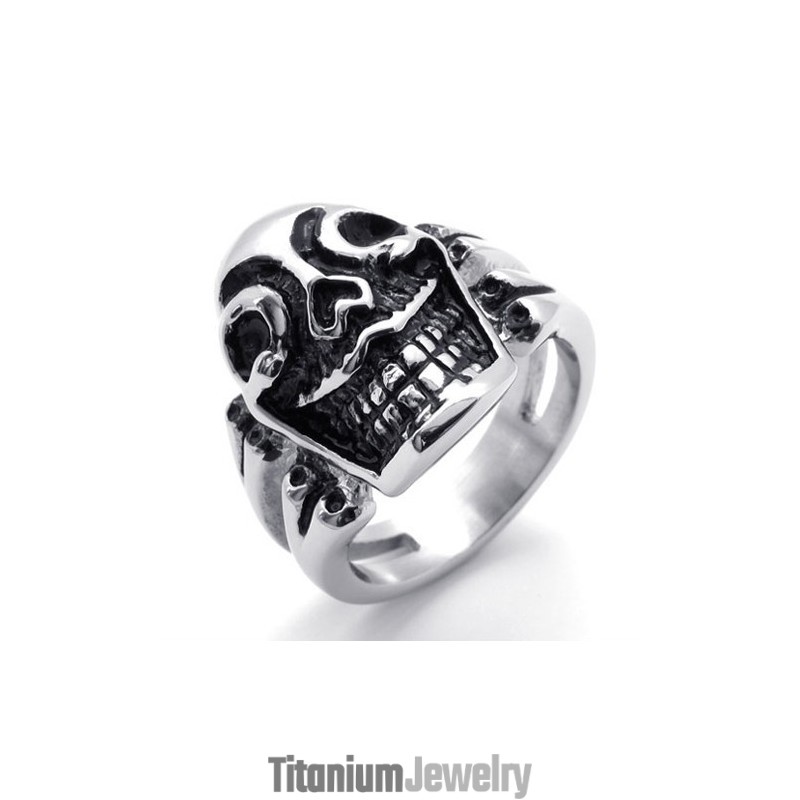 טבעת טיטניום גולגולת