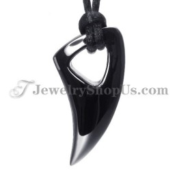 תליון טיטניום שן זאב שחור